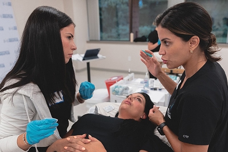 Why Hands-On Training Matters More Than Online Aesthetic Certifications