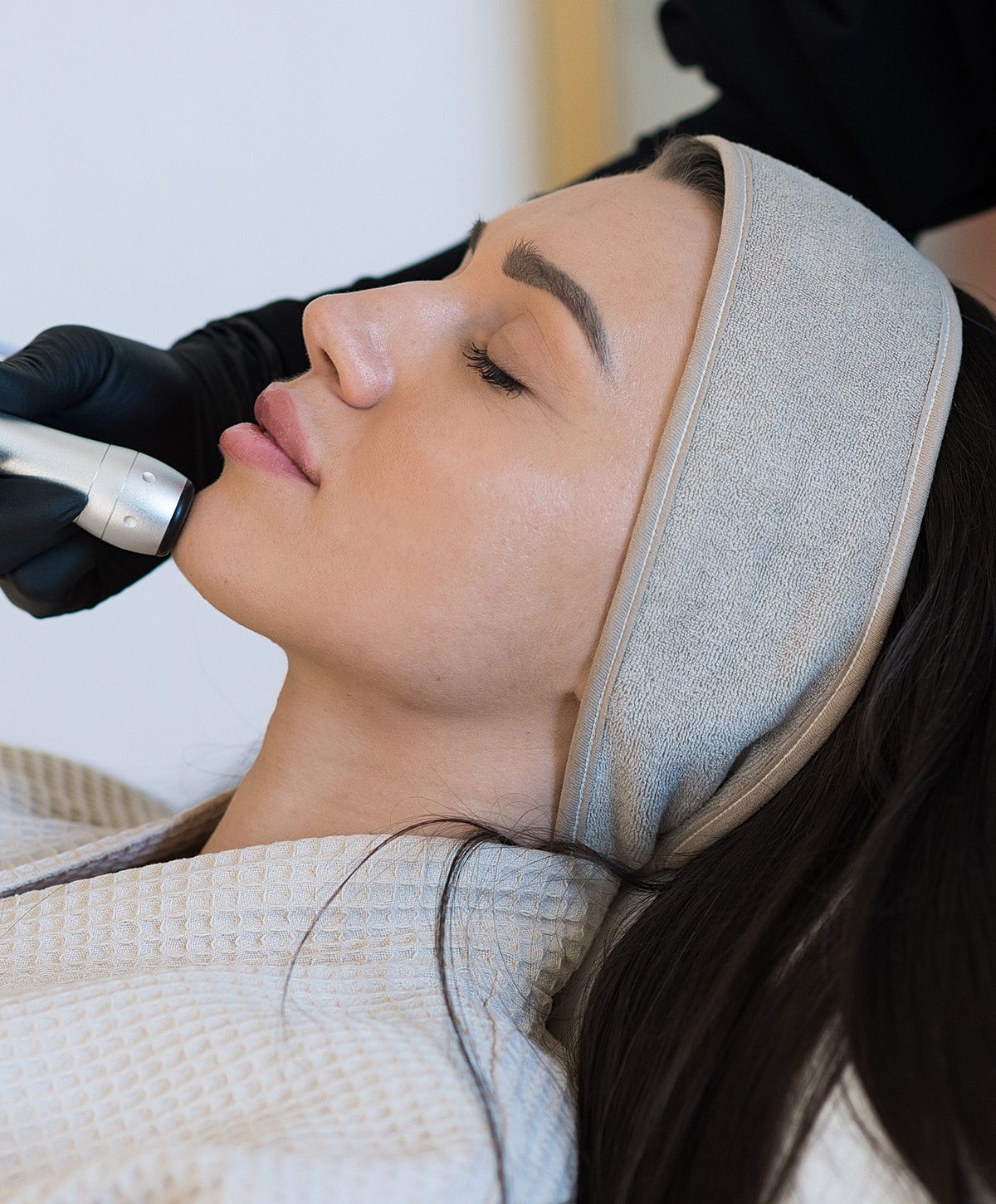 Dermaplaning And Facial Peels 
